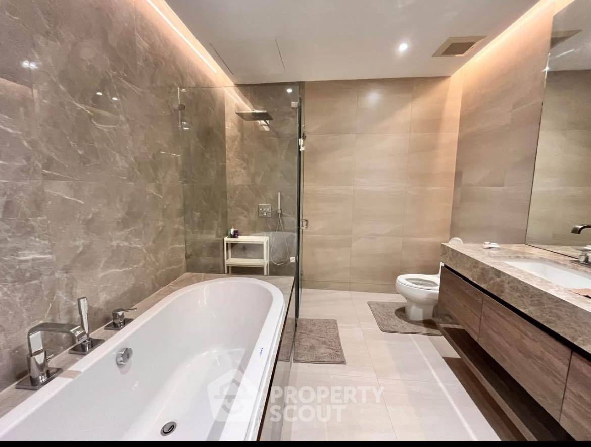 picture 1-BR Condo at The Emporio Place near BTS Phrom Phong (ID 2393681) - 12/13