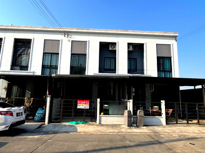 ทาวน์โฮม นิคมอุตสาหกรรม​บางกะดี : ทาวน์โฮม 2 ชั้น โครงการ พลีโน่ รังสิต  ถนนติวานนท์ ตำบลบ้านกลาง อำเภอเมือง ปทุมธานี (ราคา 1,900,000 บาท)