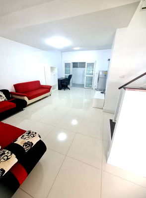 เช่าทาวน์โฮม ถนนร่มเกล้า : เช่า ทาวน์เฮาส์ 2 ชั้น ขนาด 3 ห้องนอน เดอะคอนเนค 22 รามอินทรา-มีนบุรี 