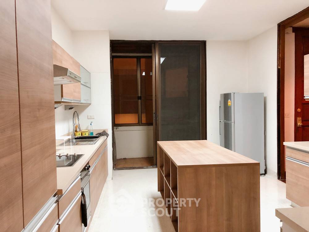 picture 2-BR Condo at River House Condominium near MRT Hua Lamphong (ID 373817) - 8/13