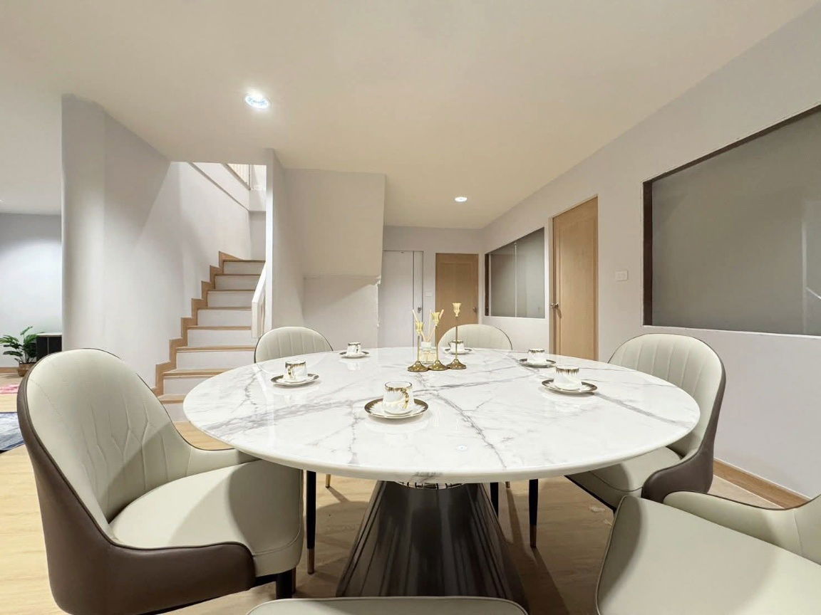 picture Luxury decorated detached house for rent with swimming pool, 5 bedrooms, near MRT Sutthisan - 7/16