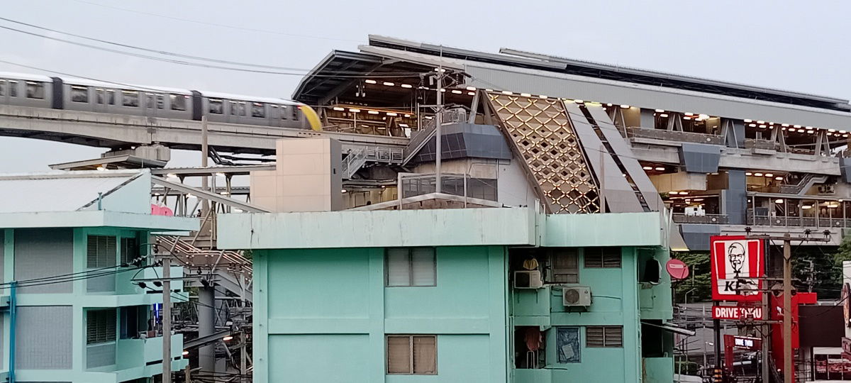 รูป ลดสุดๆ : ให้เช่าห้องสวยในลิพวิ่งเพลสคอนโด ปากซอยลาดพร้าว 140 ติดสถานีบางกะปิ เหลือเพียงเดือนละ 4,800บาทเท่านั้น - รูปที่ 14/37