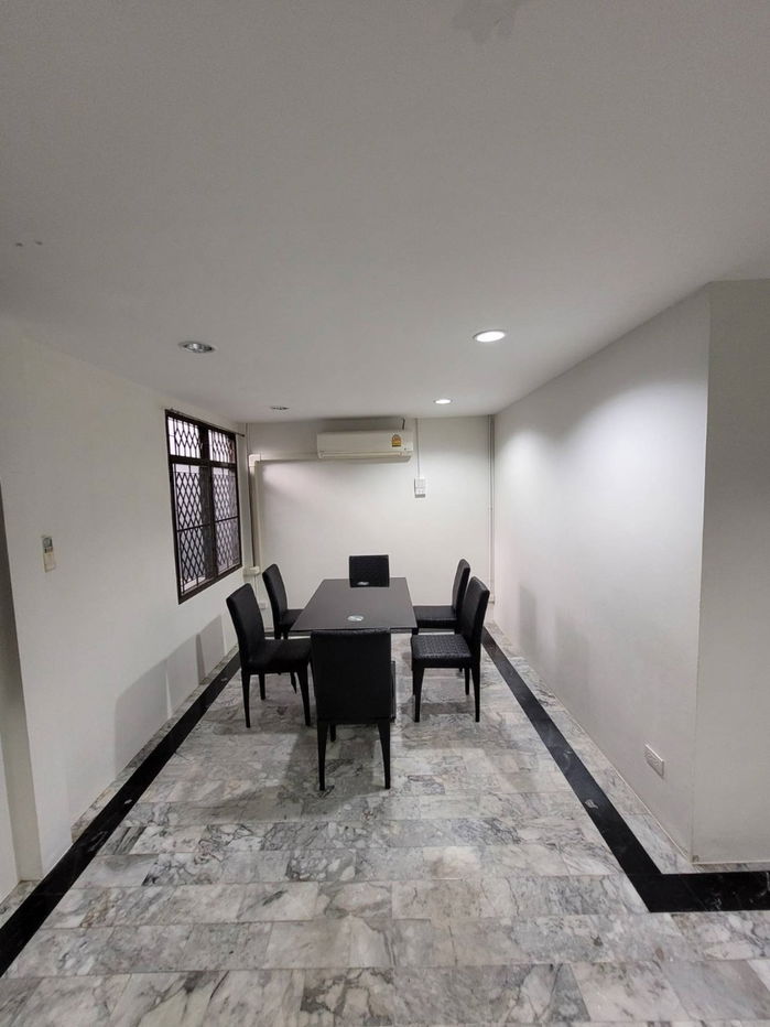picture Townhouse for rent near MRT Huai Khwang, fully furnished, ready to move in - 4/18