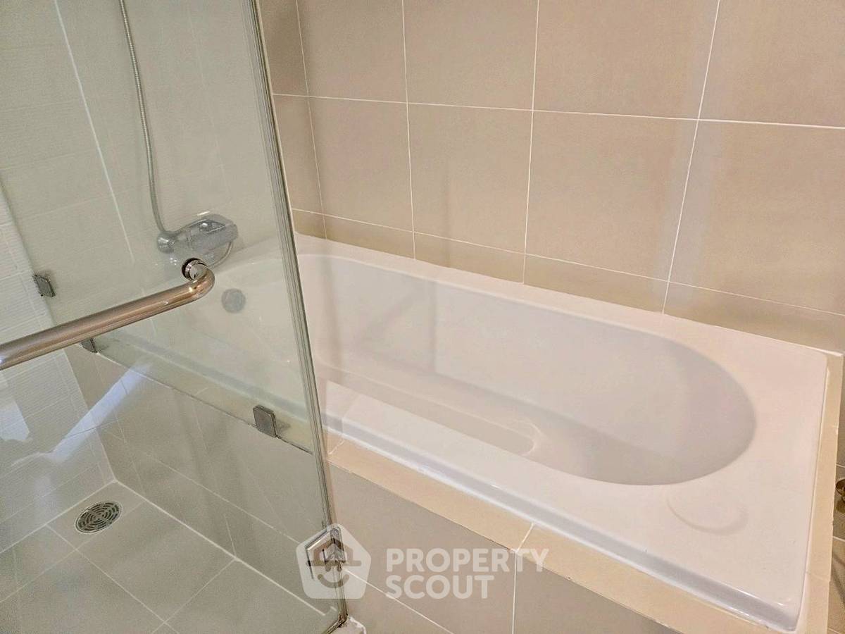 picture 2-BR Condo at Belle Grand Rama 9 near MRT Phra Ram 9 (ID 2458730) - 12/16