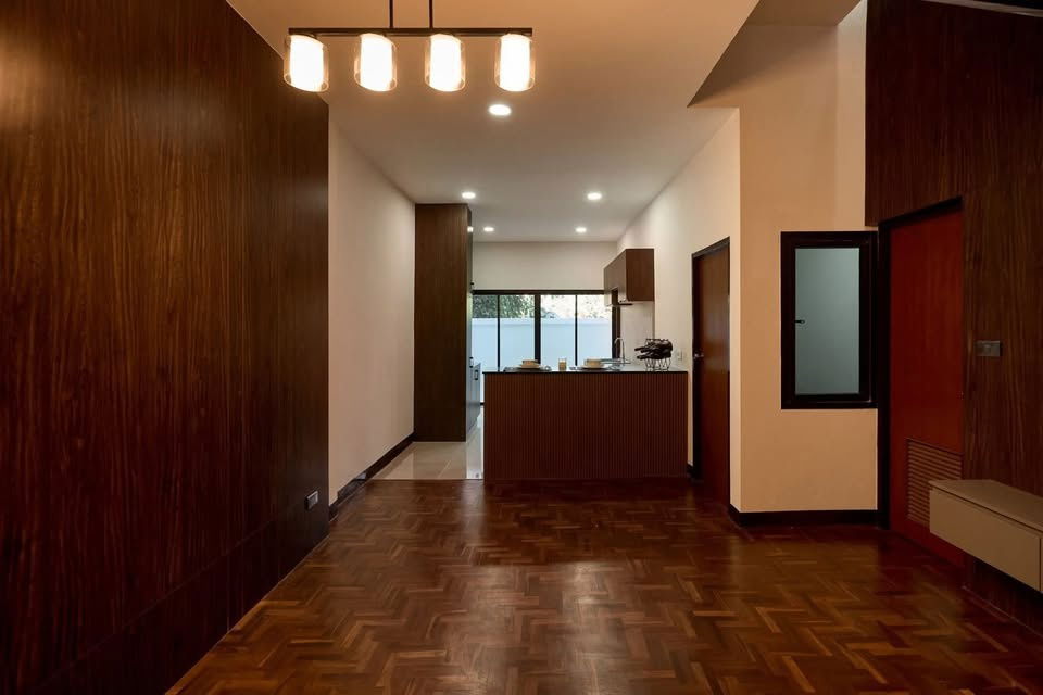 รูป ให้เช่าทาวน์โฮม 4 ชั้น  4 ห้องนอน 5 ห้องน้ำ 1 ห้องรับแขก 1 ห้องครัว   2  ที่จอดรถ - รูปที่ 3/23