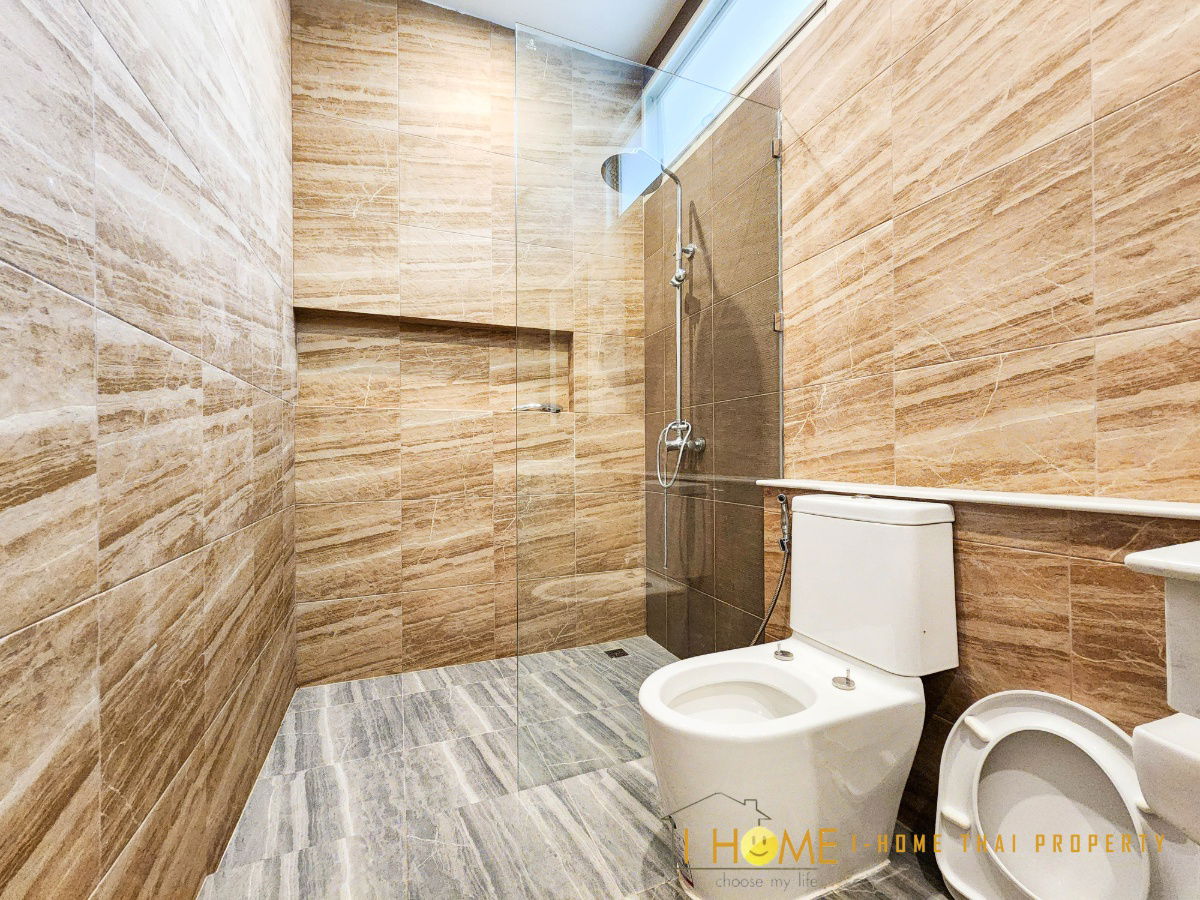 รูป ให้เช่า Pool Villa  2ชั้น  มี 4 ห้องนอน 5 ห้องน้ำ 1 ห้องครัว จอดรถได้ 2 คัน  - รูปที่ 22/50