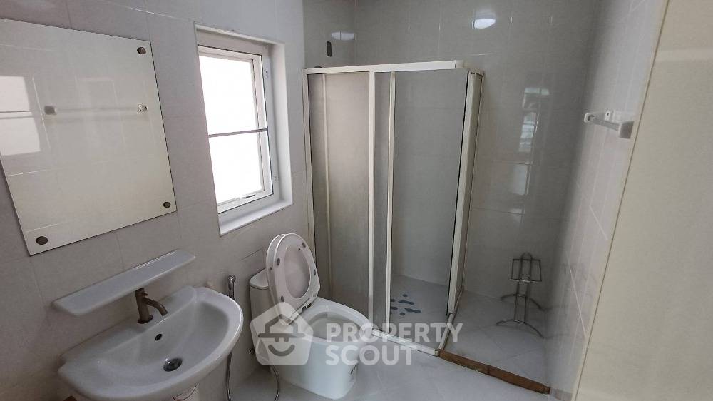 รูป ทาวน์เฮาท์ 3-ห้องนอน ใน ลาดพร้าว (ID 1644019) - รูปที่ 6/7