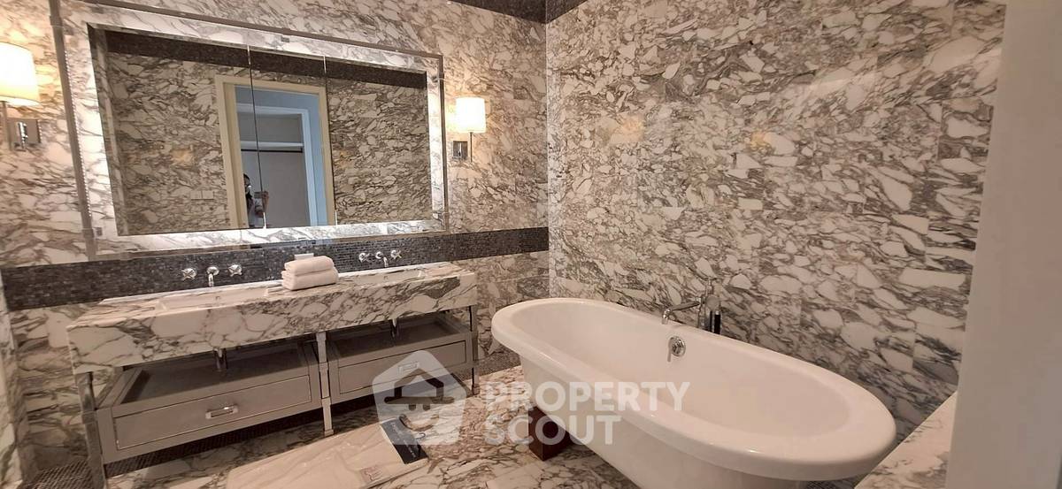 picture 2-BR Condo at The Ritz-Carlton Residences, Bangkok near BTS Chong Nonsi (ID 2359397) - 13/19