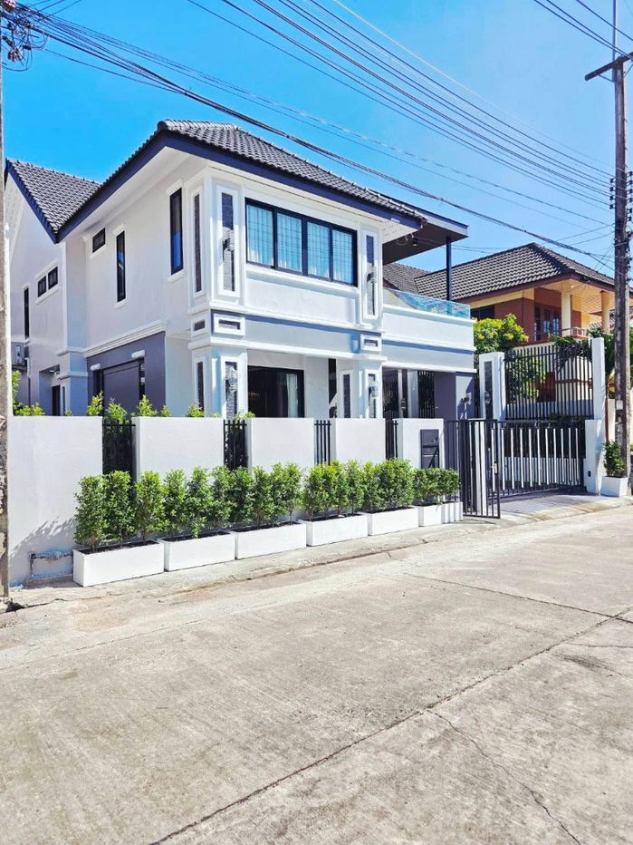 รูป บ้านเดี่ยวพูลวิลล่าพัทยา 3 ห้องนอน | ติดสุขุมวิท ตกแต่งพร้อมอยู่ - รูปที่ 2/40