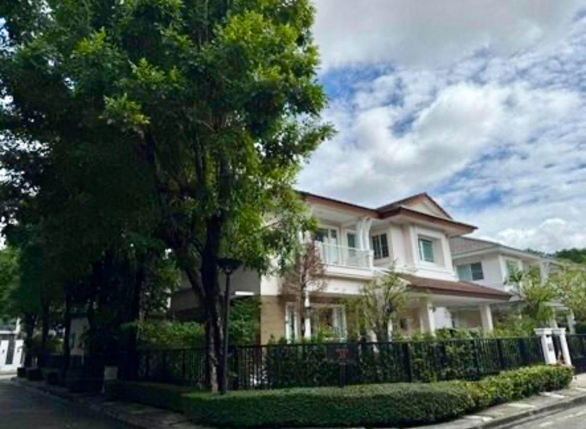 picture code : E28 Nantawarn Rama 9 - Onnut - 12/13