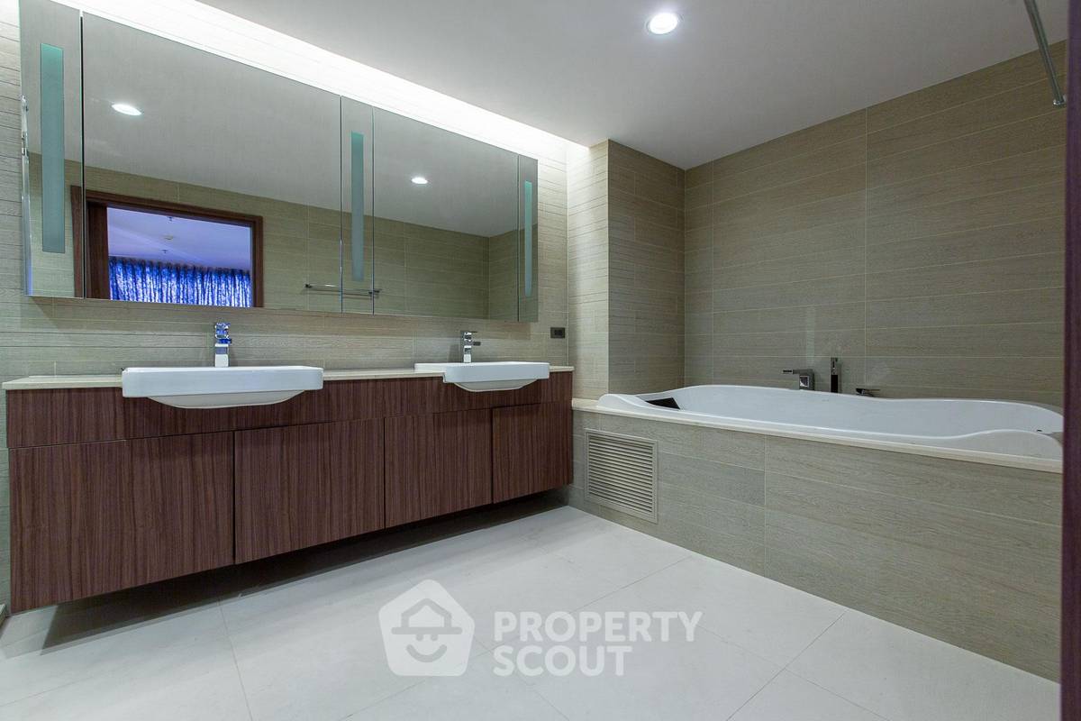 picture 4-BR Condo at The Hudson Sathorn 7 near BTS Chong Nonsi (ID 2441252) - 10/10