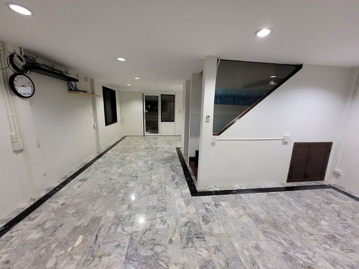 picture Townhouse for rent near MRT Huai Khwang, fully furnished, ready to move in - 18/18