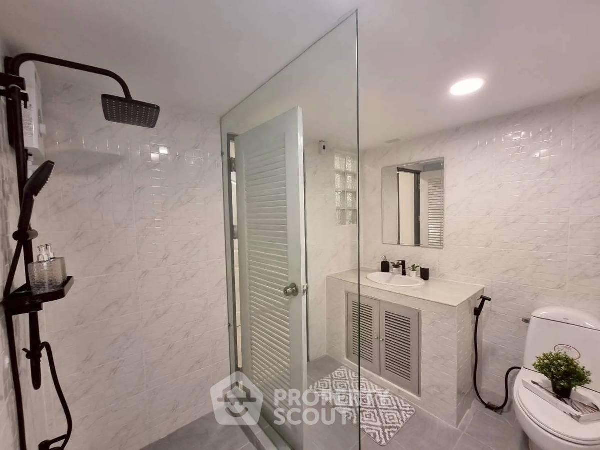 picture 2-BR Condo at Supapong Place near MRT Ratchadaphisek (ID 2445935) - 5/5