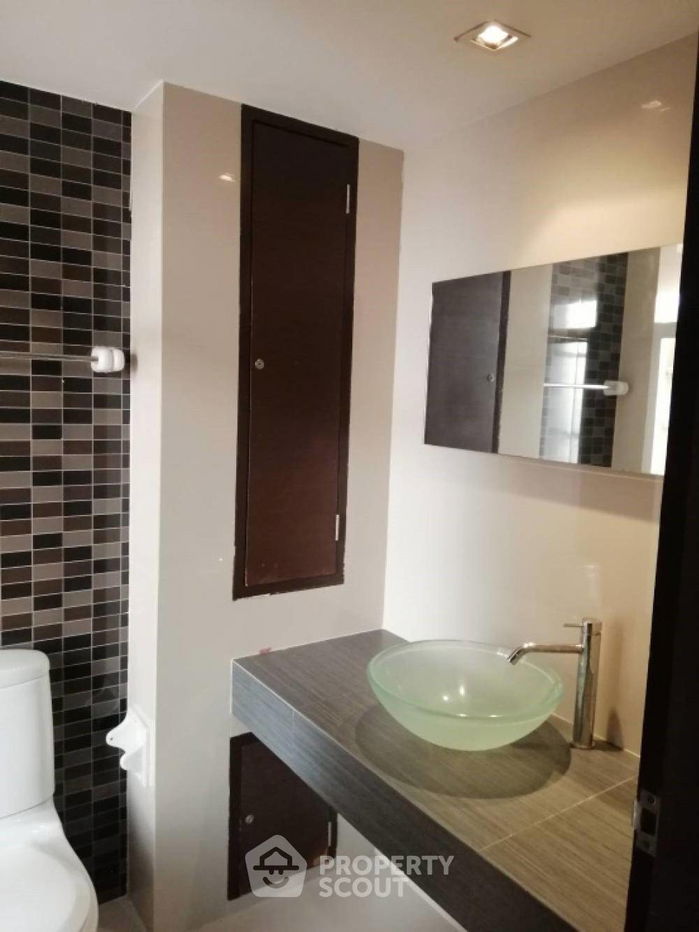 picture 2-BR Condo at J.W. Boulevard Srivara Condominium in Phlapphla (ID 1160412) - 6/7