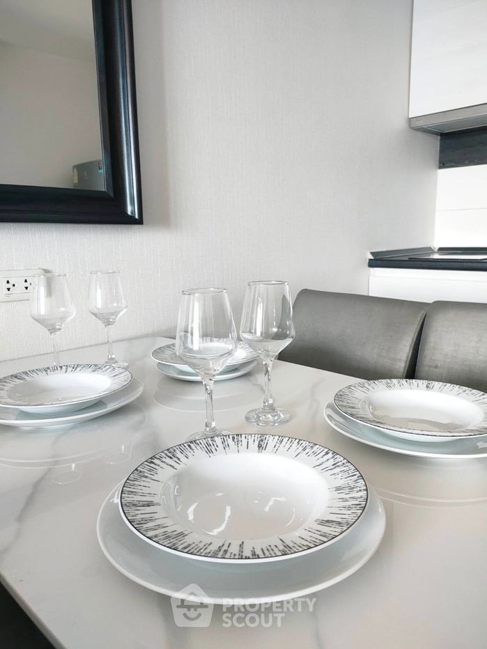 picture 2-BR Condo at Life Ratchadapisek near MRT Huai Khwang (ID 2459281) - 9/12