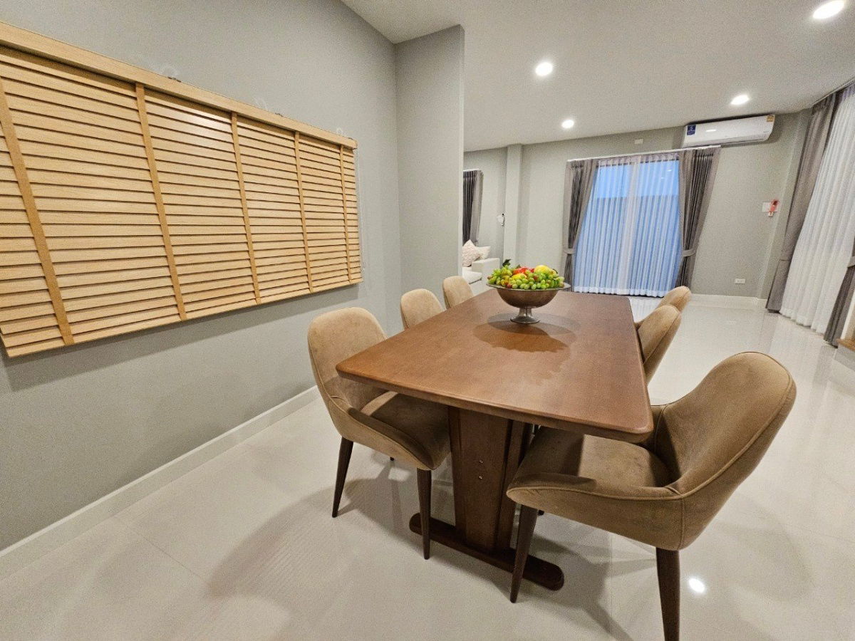 picture Two storey house for rent with 4 bedrooms,3 toilets and 1 kitchen.  - 3/16