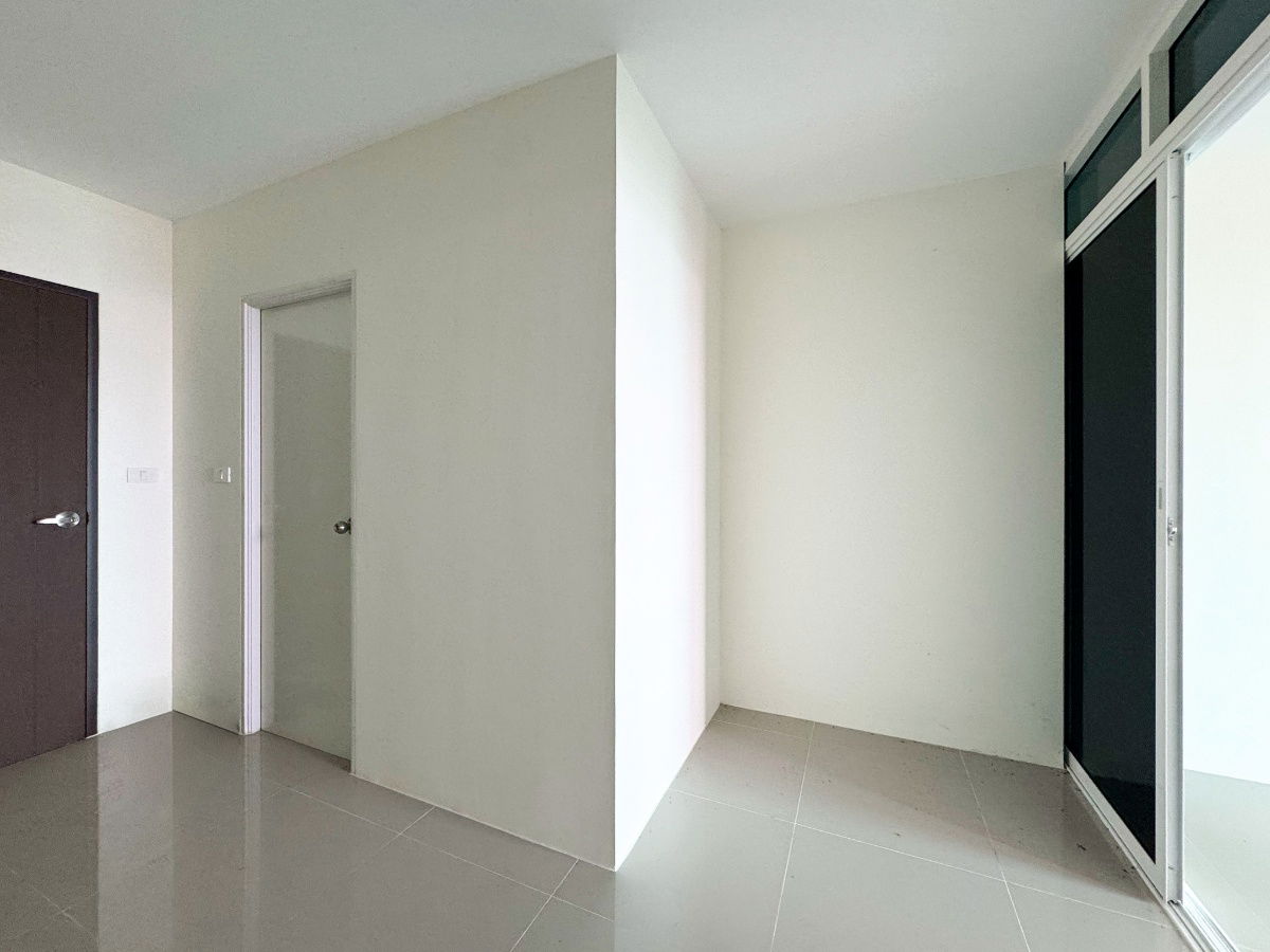 รูป วิวสวยสุดในพัฒนาการ!! ห้องเปล่าพร้อมแต่ง ขายคอนโด อัสสกาญจน์ เพลส ศรีนครินทร์  (Asakan Place Srinakarin) 29.24 ตร.ม ติด MRT และ Airport Link หัวหมาก!! - รูปที่ 3/17