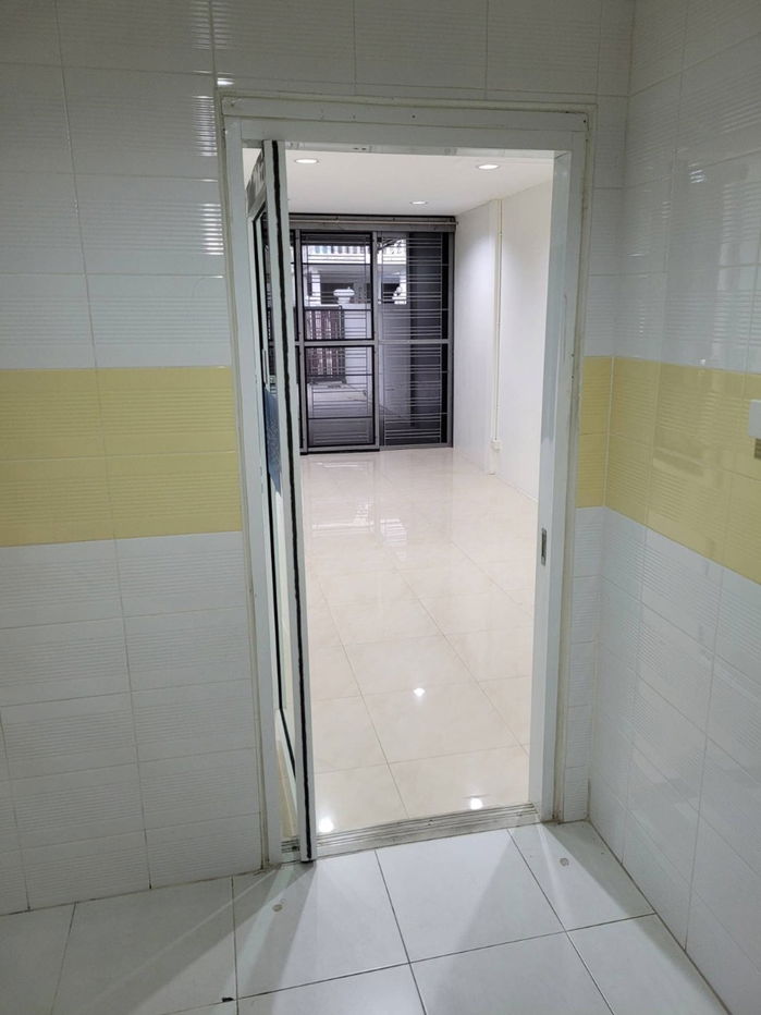 picture Townhouse for rent near MRT Huai Khwang, fully furnished, ready to move in - 14/18