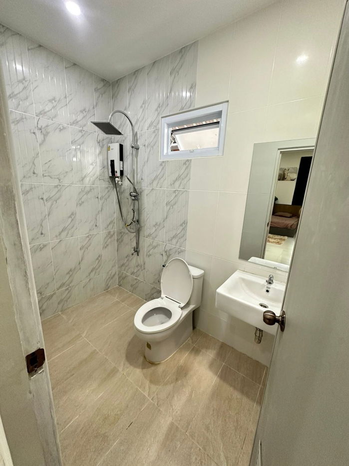 picture Single storey house for rent with 3 bedrooms,2 toilets and 1 kitchen. - 8/13