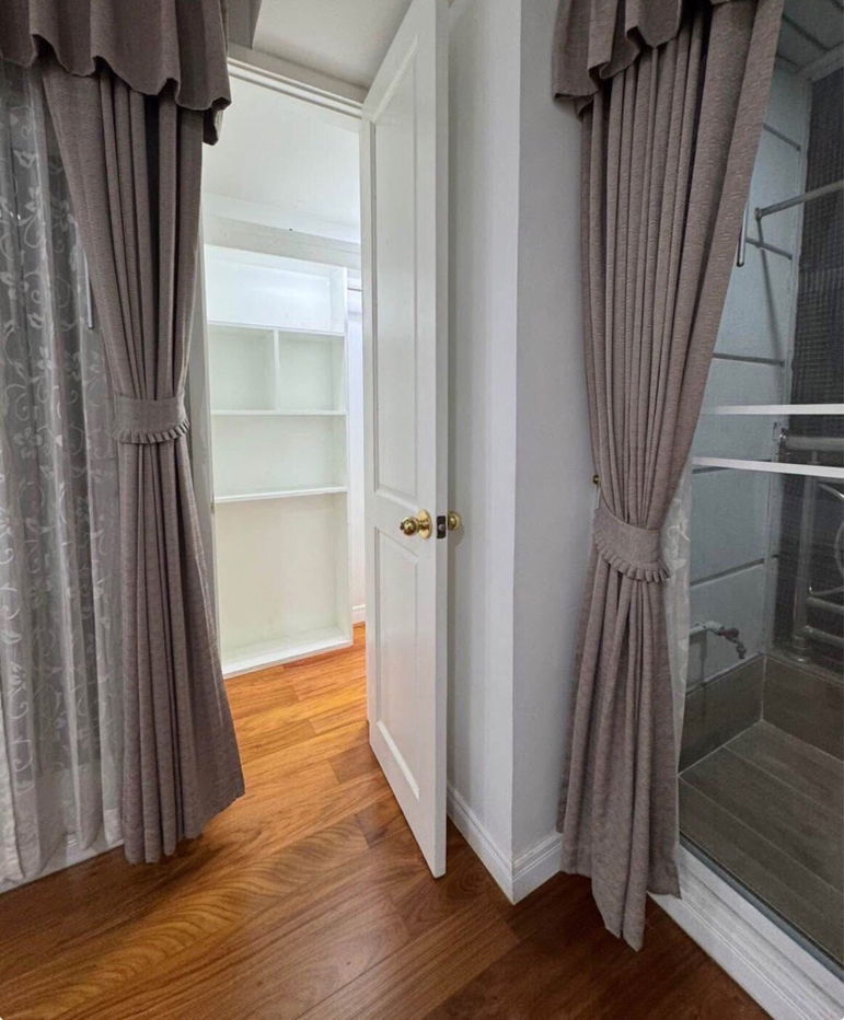 picture Baan Thanon              Sarasin  - 6/10