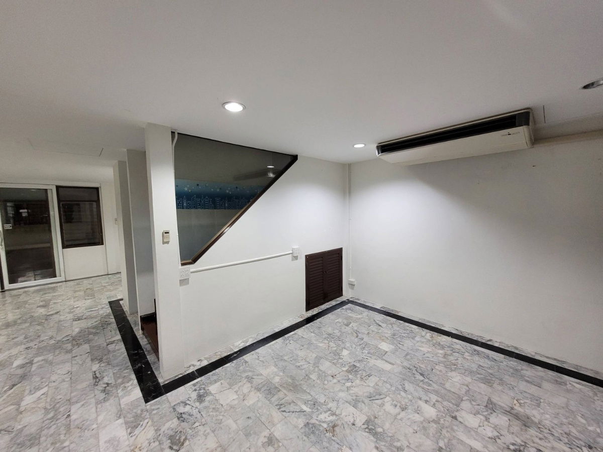 picture Townhouse for rent near MRT Huai Khwang, fully furnished, ready to move in - 16/18