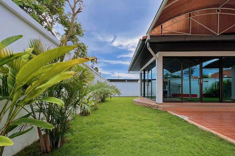 รูป ให้เช่า Royal View Village (รอยัล วิว วิลเลจ) 4 ห้องนอน 3 ห้องน้ำ - รูปที่ 2/14