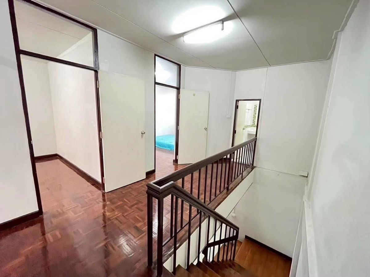 picture 🏘️ Townhouse for Rent – Spacious 2-Storey Unit (30 sq.w.) | 6-Meter Wide Frontage | Near Siriraj Hospital | Located in Soi Chak Phra 16, Taling Chan - 10/20