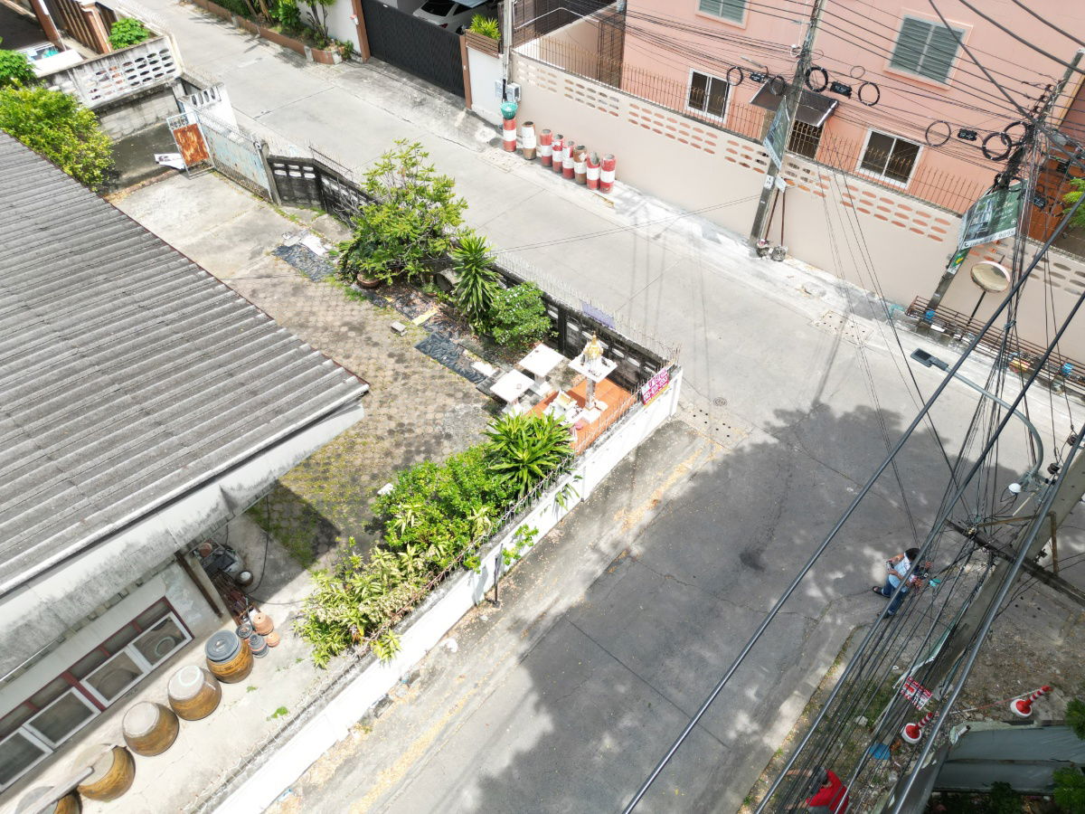 รูป ขายที่ดินสวย แปลงมุม 105 ตรว. กว้าง 20 ลึก 21 เมตร ซอยลาดพร้าว 93 95 97 99 ใกล้ รพ.ลาดพร้าว ฟู้ดแลนด์ลาดพร้าว สถานีรถไฟฟ้า BTS มหาดไทย - รูปที่ 16/21