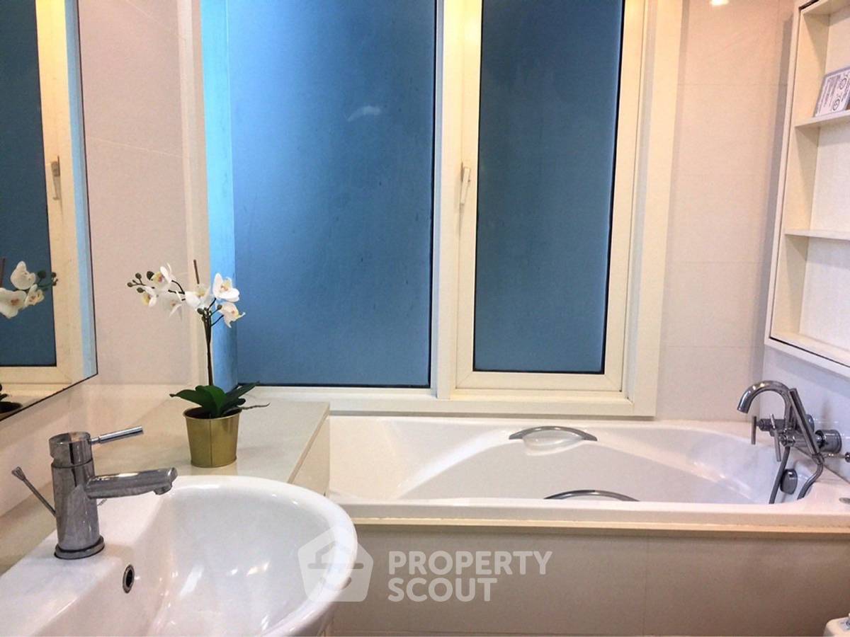 picture 1-BR Condo at Siri Residence Sukhumvit near BTS Phrom Phong (ID 2461829) - 9/12