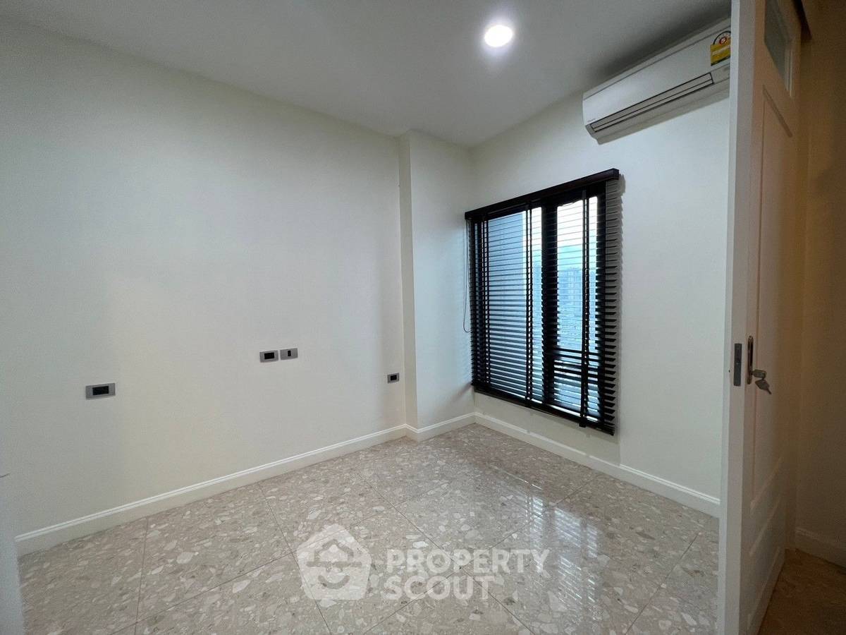 picture 3-BR Condo at The Crest Sukhumvit 34 near BTS Thong Lor (ID 1804635) - 32/36