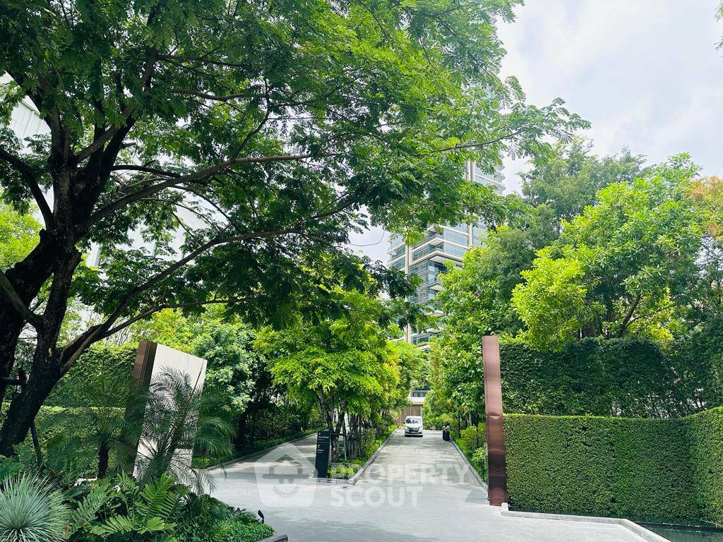 picture 2-BR Condo at Four Seasons Private Residences Bangkok near BTS Saphan Taksin (ID 1384195) - 6/19