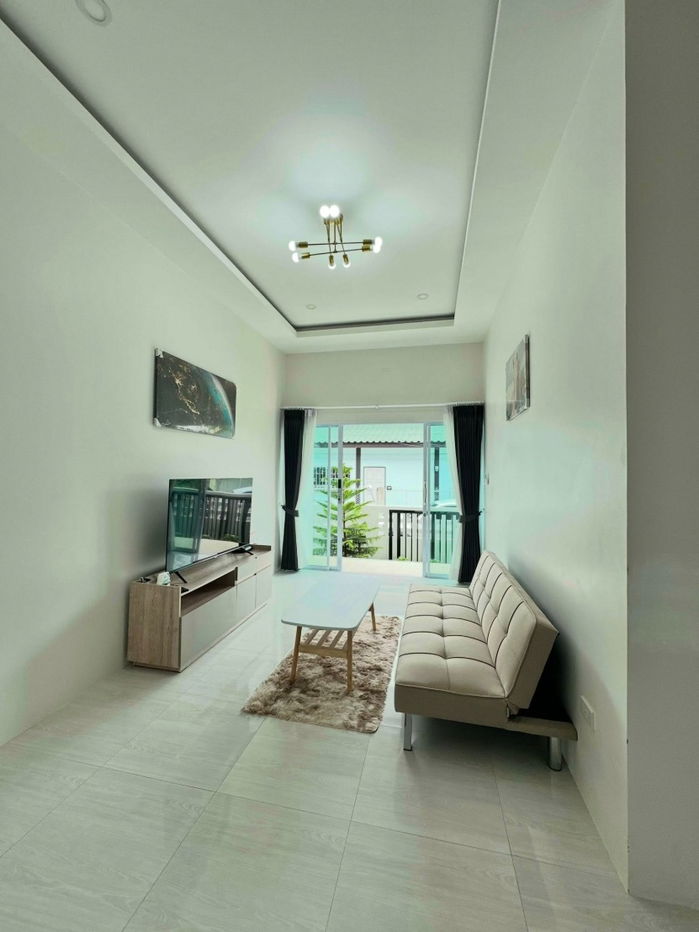 picture Single storey house for rent with 3 bedrooms,2 toilets and 1 kitchen. - 2/13