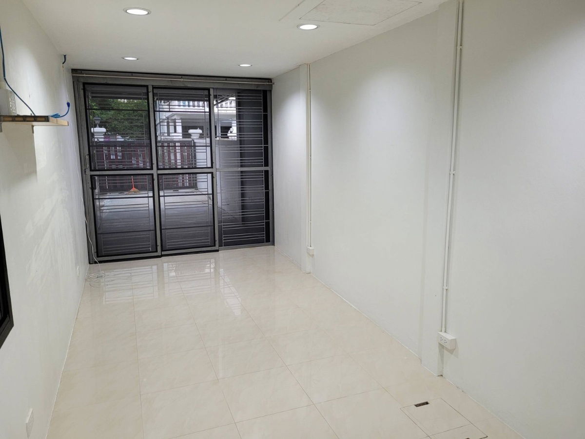 picture Townhouse for rent near MRT Huai Khwang, fully furnished, ready to move in - 11/18