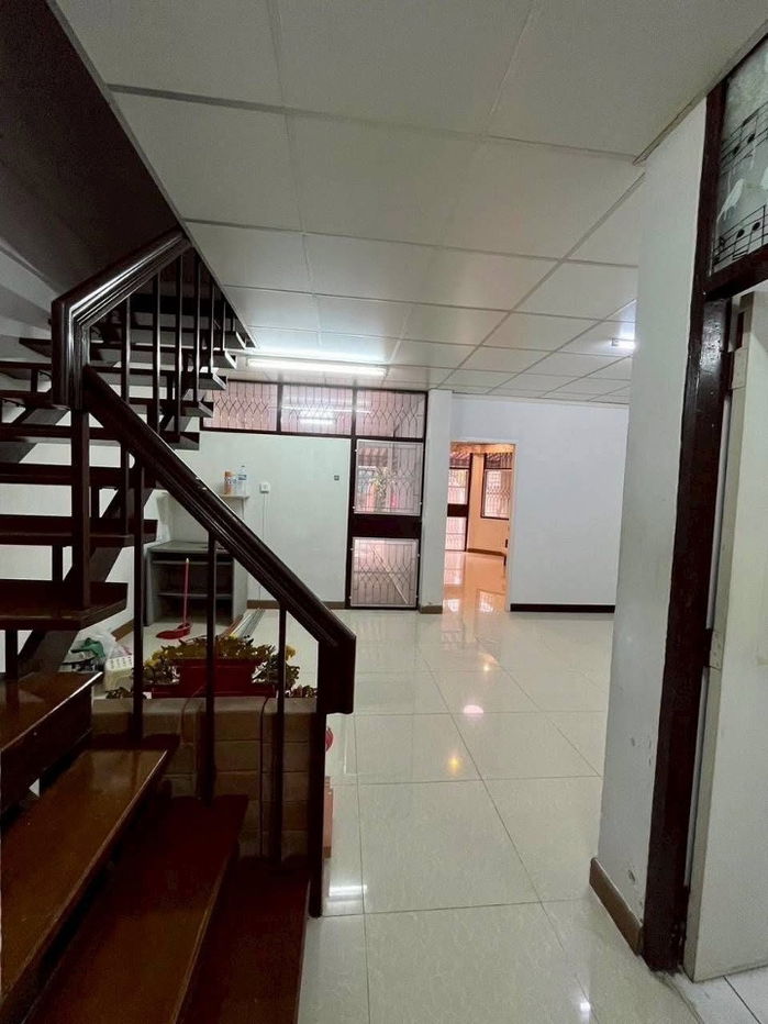 picture 🏘️ Townhouse for Rent – Spacious 2-Storey Unit (30 sq.w.) | 6-Meter Wide Frontage | Near Siriraj Hospital | Located in Soi Chak Phra 16, Taling Chan - 9/20