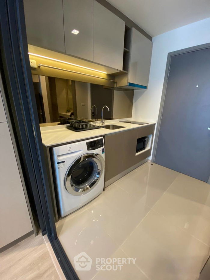 picture 1-BR Condo at Ideo Sathorn-Wongwian Yai near BTS Wongwian Yai (ID 619423) - 4/9