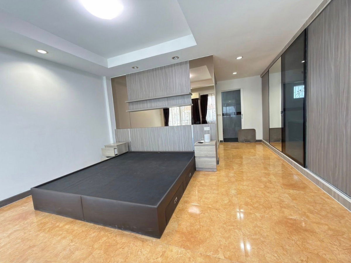 รูป 🏡 ให้เช่าทาวน์โฮม 4 ชั้น – พัฒนาการ 38 บ้านสวย เฟอร์นิเจอร์ครบ พร้อมเข้าอยู่ - รูปที่ 3/15