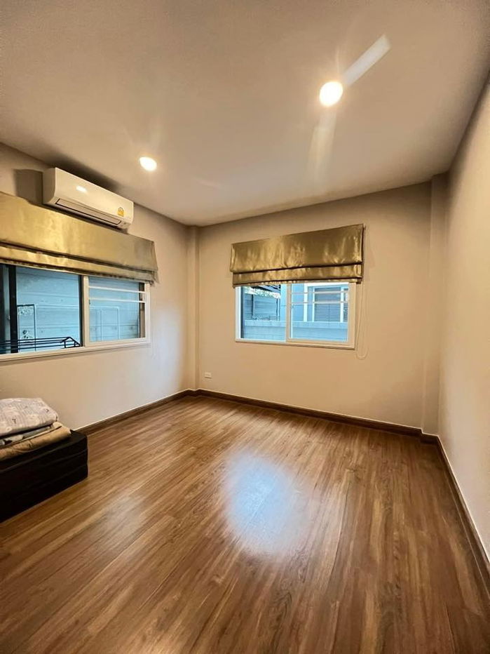 picture  Sell at Centro Rama 9-Krungthep Kreetha - 8/8