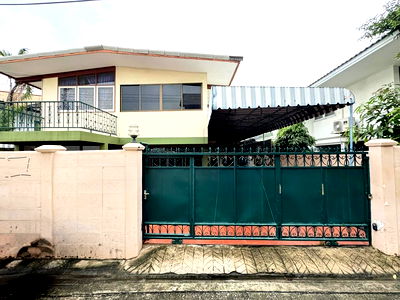 Houses for rent Wang Thonglang : For rent, for rent, for rent, house in Ladprao 64, cheap price, interested Line: @951qfbfi