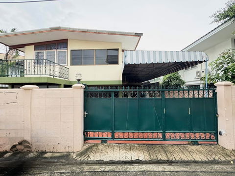 For rent, for rent, for rent, house in Ladprao 64, cheap price, interested Line: @951qfbfi