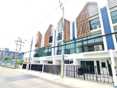 เช่าสำนักงาน เขตบางนา : ให้เช่าสำนักงาน ทาวน์โฮม 3 ชั้น  โครงการ เดคโค โฮม ซอยสุขุมวิท 70/5 /  ห่าง BTS แบริ่ง 300 เมตร (เดินได้) / ไม่มีแอร์ / เหมาะเป็นสำนักงาน จดบริษัทได้