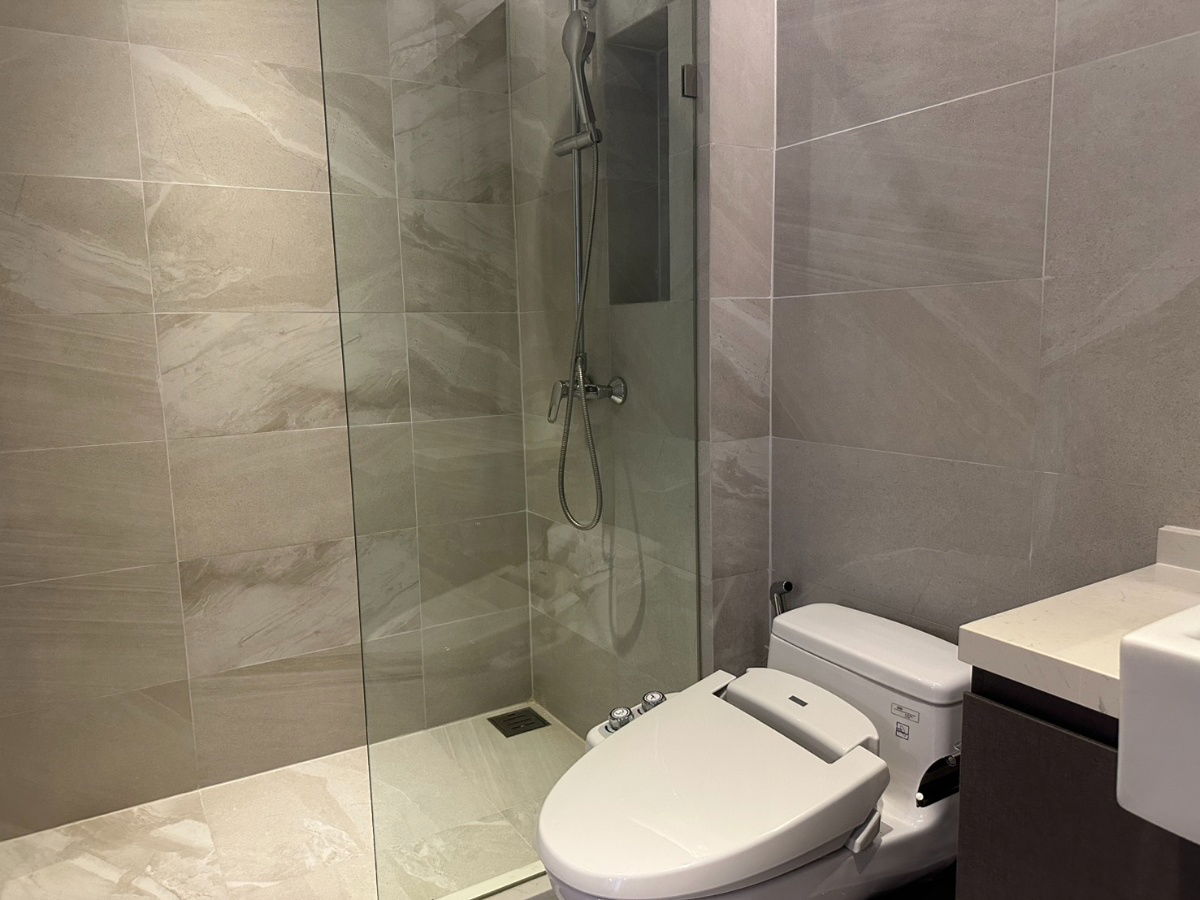 picture Prime Location in Sriracha : Keen condo : 2Bed 2 Bath 63 sq m 21st floor (sea view) : opposite Robinson - 26/27