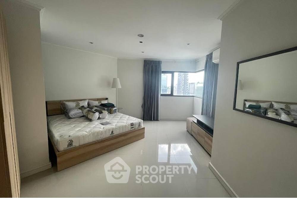 picture 3-BR Condo at Sathorn Gardens near MRT Si Lom (ID 1842476) - 10/12