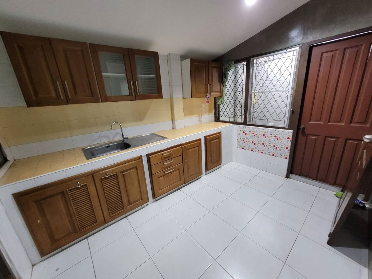 picture Townhouse for rent near MRT Huai Khwang, fully furnished, ready to move in - 10/18