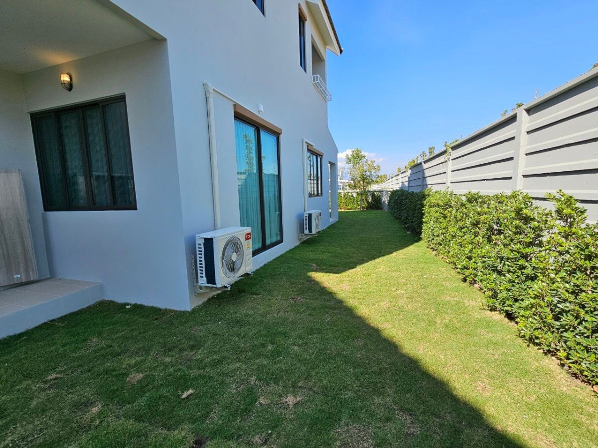 picture Two storey house for rent with 4 bedrooms,3 toilets and 1 kitchen.  - 11/16