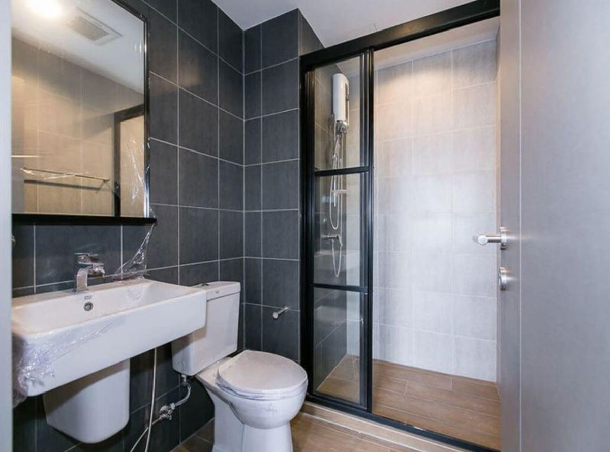 picture The Base Garden Rama 9 Condo {Add Line ID: Nattyproprty} - 4/8