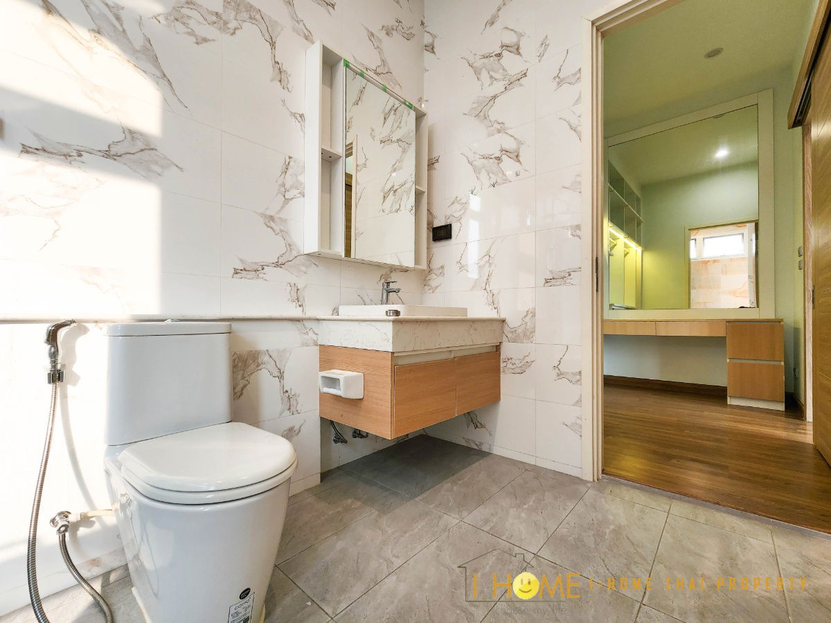 รูป ให้เช่า Pool Villa  2ชั้น  มี 4 ห้องนอน 5 ห้องน้ำ 1 ห้องครัว จอดรถได้ 2 คัน  - รูปที่ 33/50