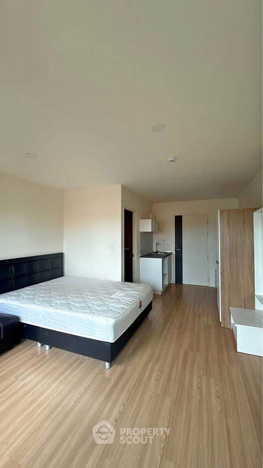 picture Studio Condo at Lumpini Ville Chaengwattana 10 in Thung Song Hong (ID 2442299) - 2/4