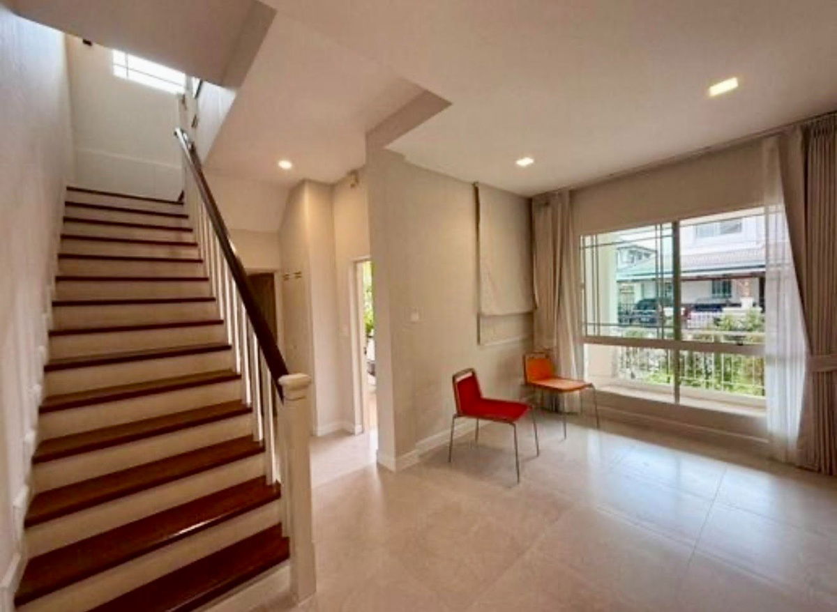 picture code : E28 Nantawarn Rama 9 - Onnut - 6/13