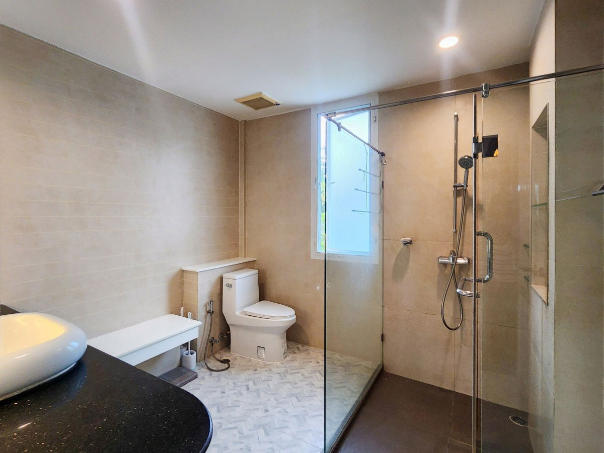 รูป HR3059ให้เช่าบ้านเดี่ยวหรู โครงการบ้านลาดพร้าว Exclusive and Residence ติดถนนเลียบด่วนเอกมัย- รามอินทราใกล้ห้าง เซ็นทรัล อีสวิล ใกล้ทางด่วน    - รูปที่ 34/51