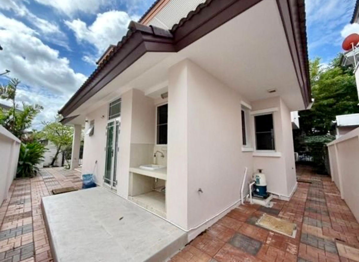 picture code : E28 Nantawarn Rama 9 - Onnut - 9/13